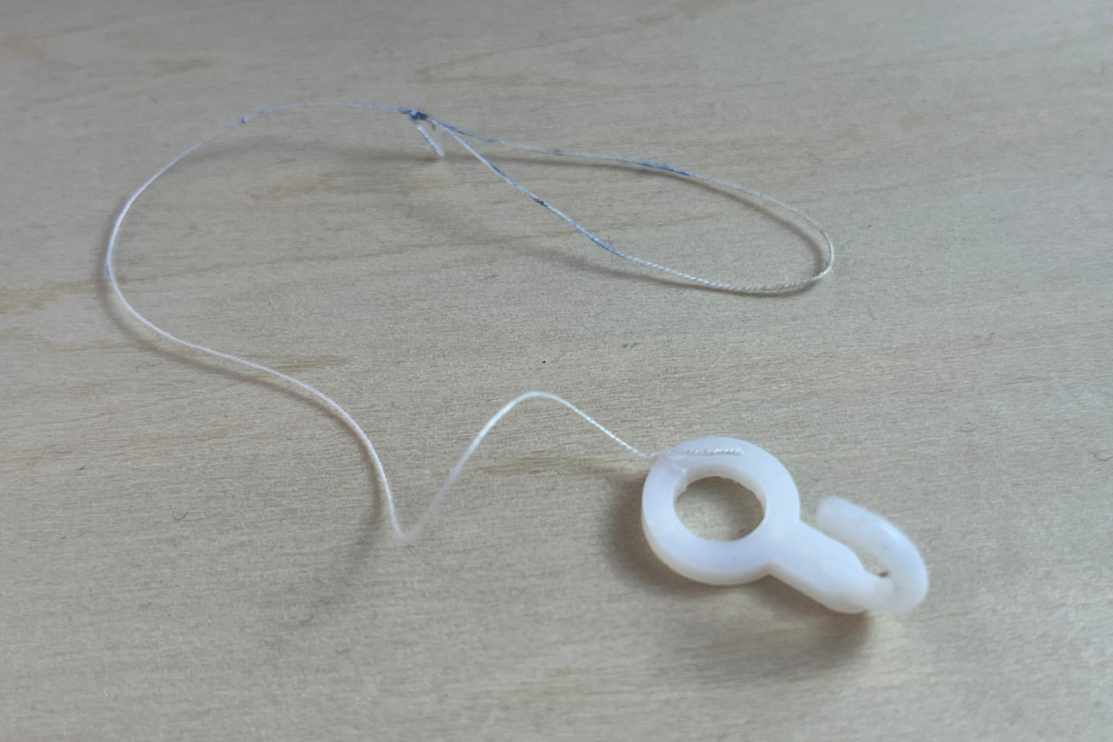 キャンバスを吊り下げるフック